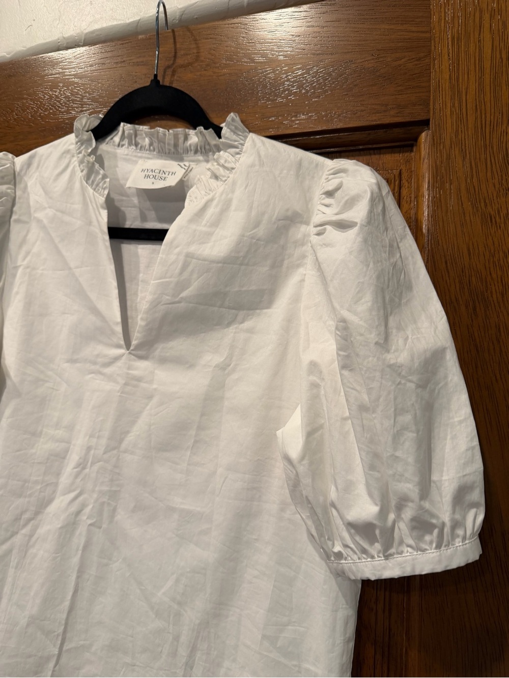 Tuckernuck Hyacinth House — Classic White Puff-Sleeve Cotton Top - Picture 3 of 6